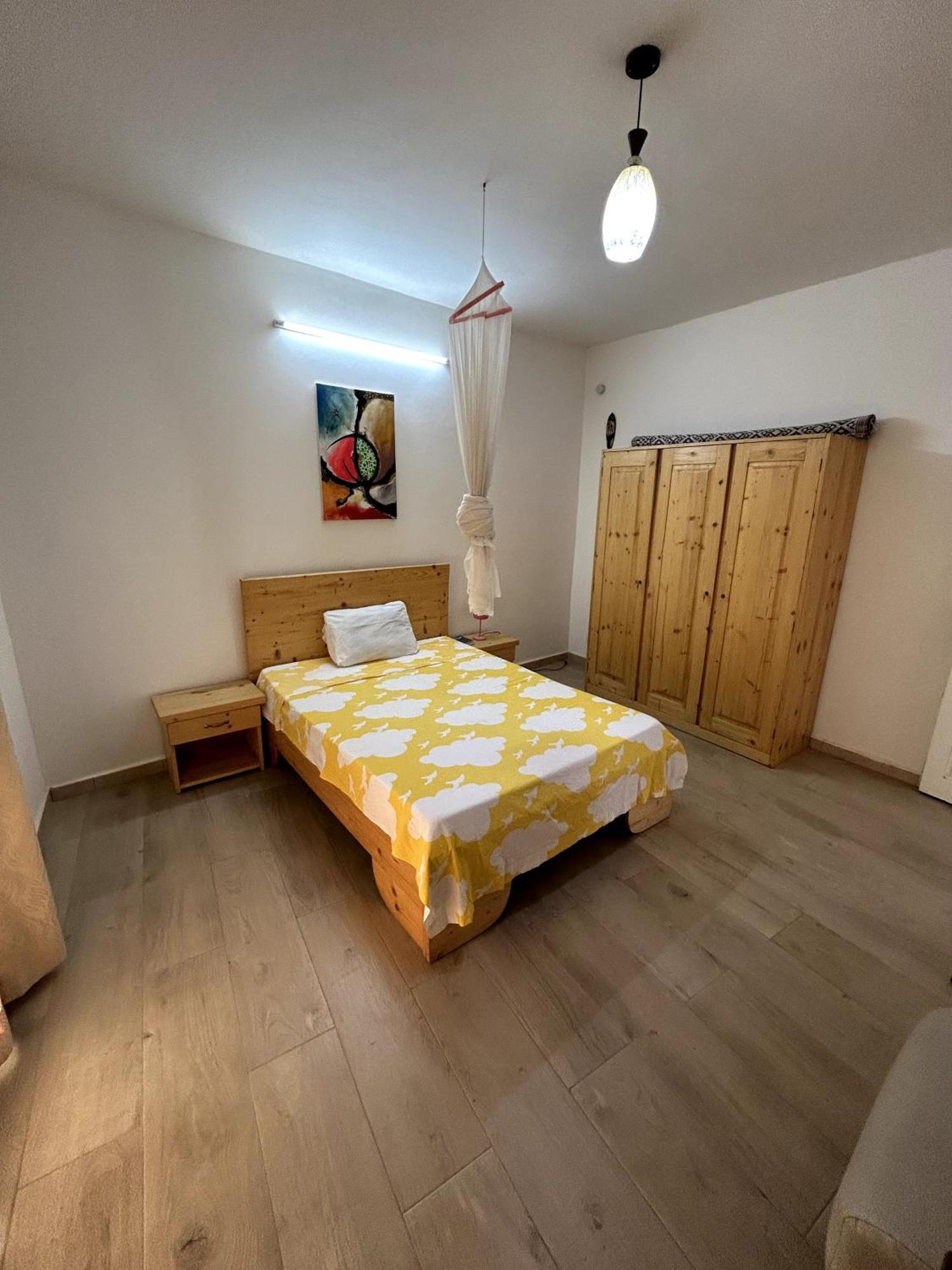 Chambre Spacieuse Avec Balcon - Salle De Bain Exterieure Privee & Breakfast Saint-Louis Exterior photo