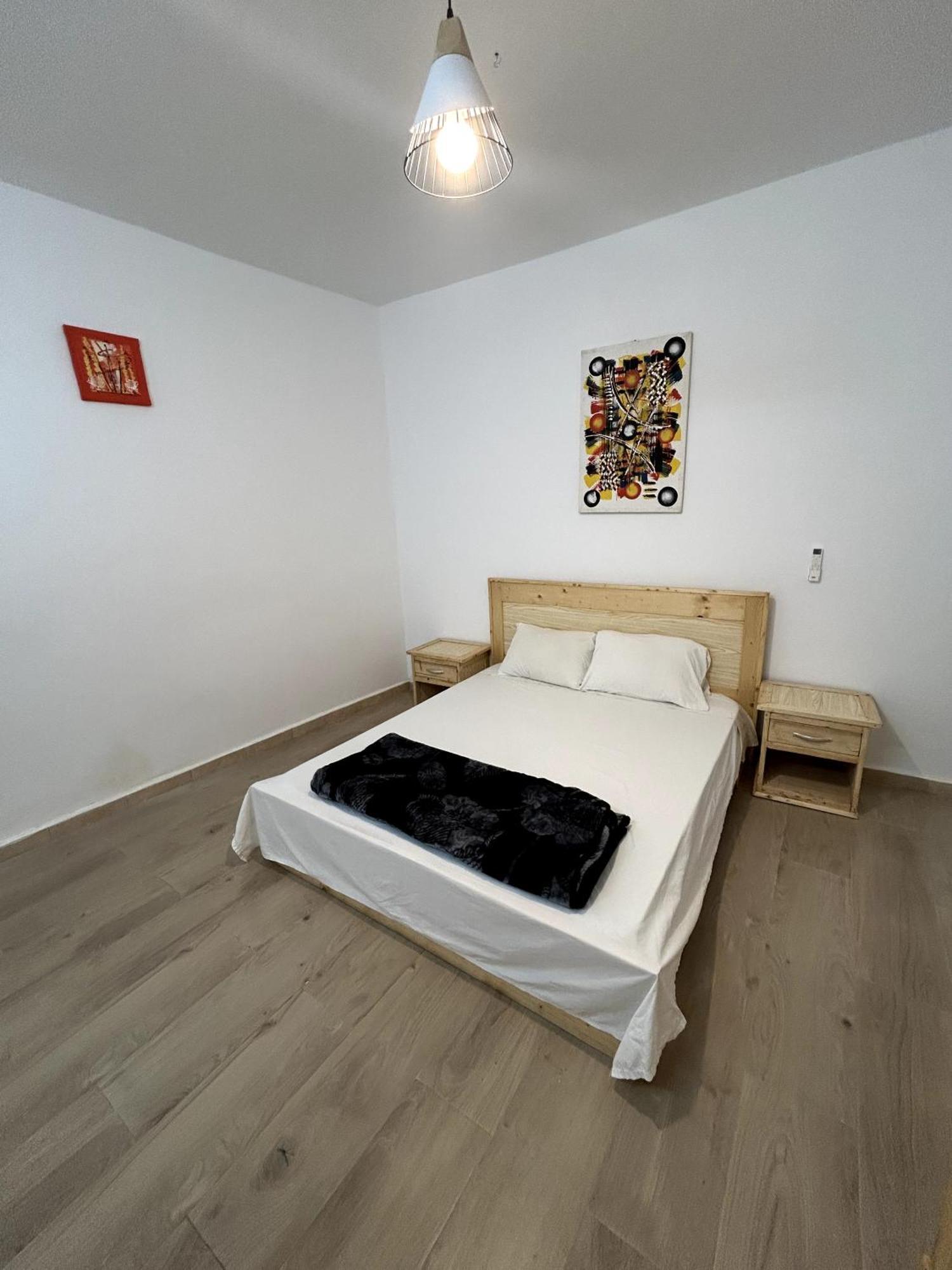 Chambre Spacieuse Avec Balcon - Salle De Bain Exterieure Privee & Breakfast Saint-Louis Exterior photo