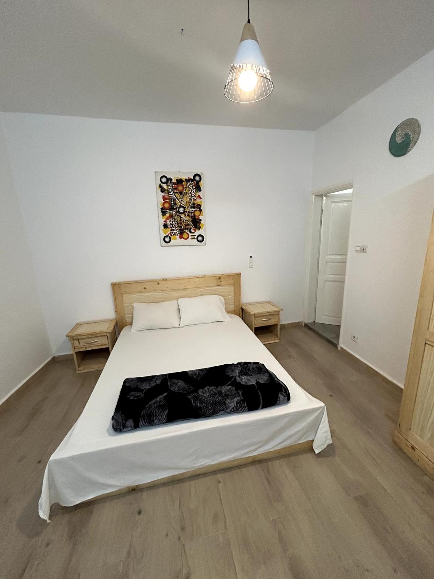 Chambre Spacieuse Avec Balcon - Salle De Bain Exterieure Privee & Breakfast Saint-Louis Exterior photo